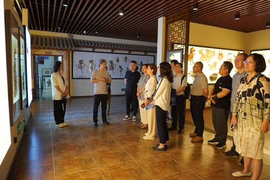 人文學(xué)院黨委紅色基因傳承與非遺文化創(chuàng)新發(fā)展研討暨文化藝術(shù)交流活動(dòng)回顧